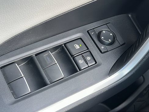 Used 2020 Toyota RAV4 Limited FWD image 20