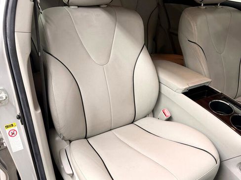 Used 2011 Toyota Venza image 27