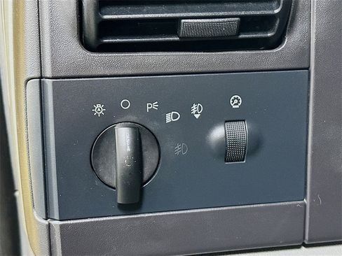 Used 2005 Ford F250 Lariat image 11