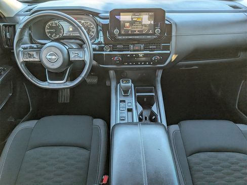 Certified 2023 Nissan Pathfinder SV image 9