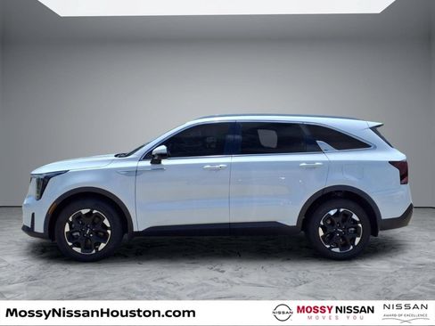Used 2025 Kia Sorento S FWD image 5