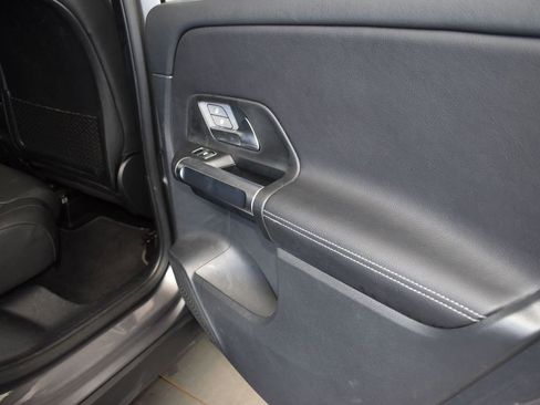 Used 2022 Mercedes-Benz GLB 250 GLB 250 image 20