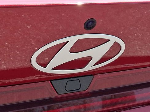 Used 2025 Hyundai Elantra SEL image 21