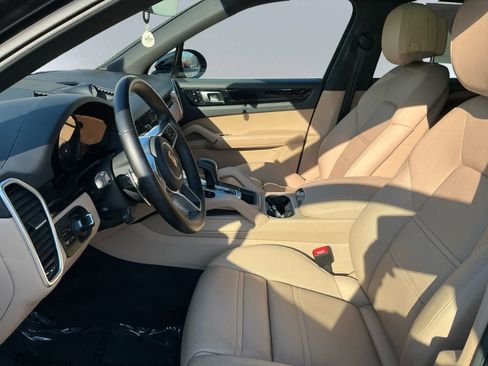 Used 2021 Porsche Cayenne AWD/4WD image 6