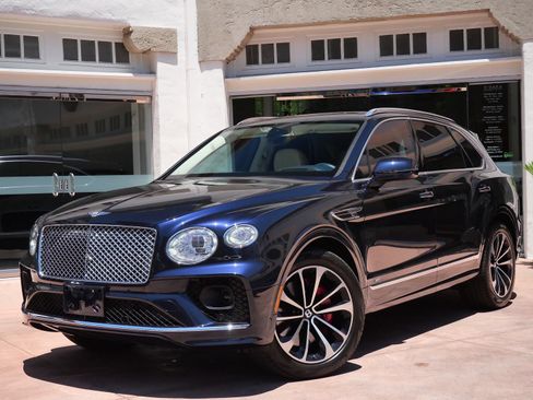 Used 2022 Bentley Bentayga AWD/4WD image 27