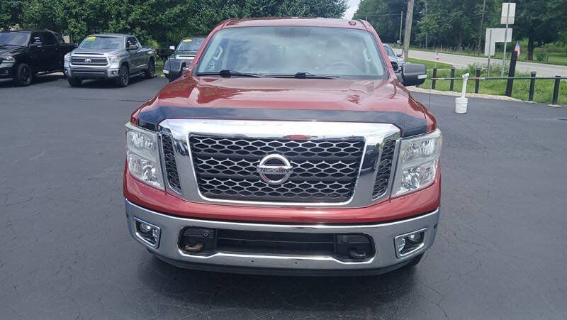 Used 2017 Nissan Titan SV AWD/4WD image 7