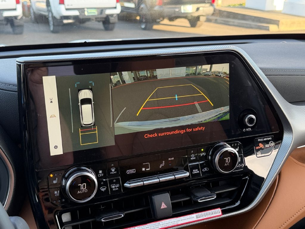 New 2026 Toyota Highlander Platinum AWD/4WD image 17