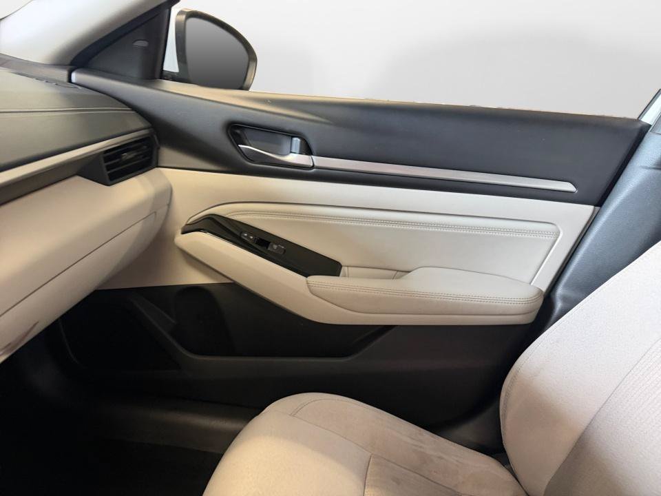 Used 2020 Nissan Altima 2.5 SV FWD image 35