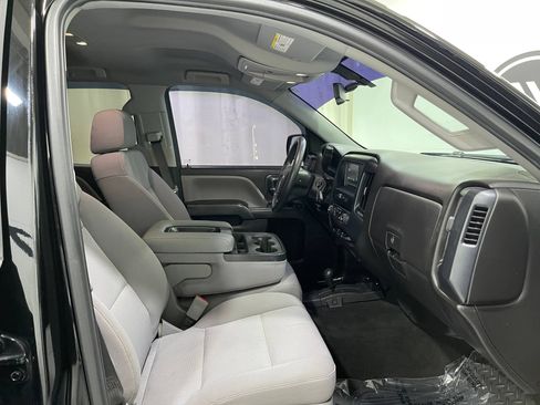 Used 2018 Chevrolet Silverado 1500 Custom w/ Custom Value Package AWD/4WD image 29
