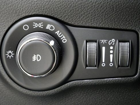 New 2026 Jeep Compass Latitude w/ Sun and Sound Group image 15