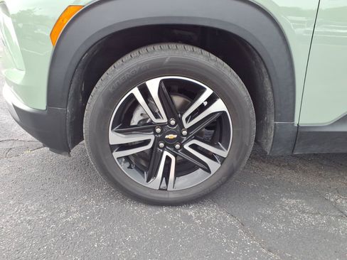Used 2025 Chevrolet TrailBlazer LT w/ Convenience Package FWD image 9
