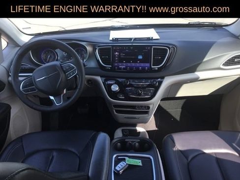 Certified 2024 Chrysler Pacifica Touring-L FWD image 14