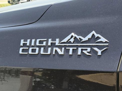 Used 2025 Chevrolet Tahoe High Country AWD/4WD image 13