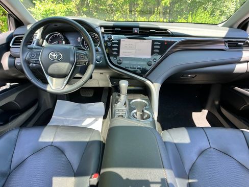 Used 2020 Toyota Camry XLE FWD image 13