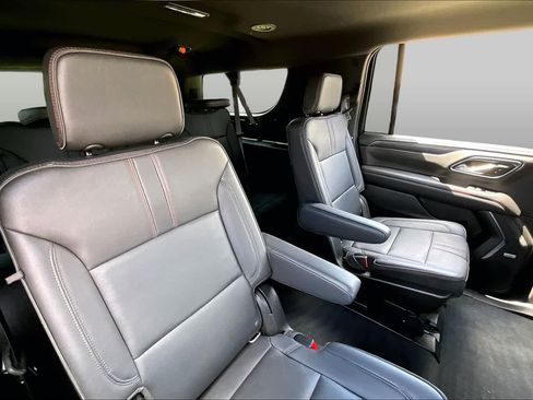Used 2021 Chevrolet Suburban RST w/ Luxury Package AWD/4WD image 18