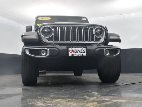 Used 2025 Jeep Wrangler Unlimited Sahara w/ Safety Group AWD/4WD image 38