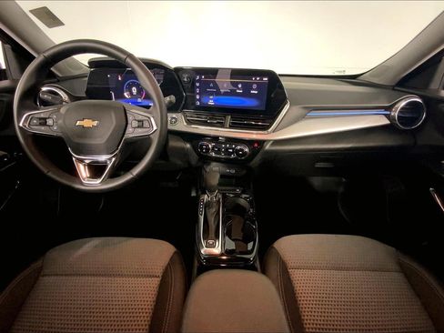 Used 2025 Chevrolet Trax LT w/ LT Convenience Package image 15