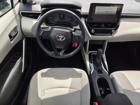 Used 2025 Toyota Corolla Cross L FWD image 7