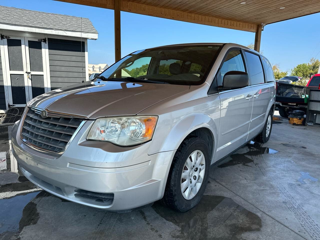 Used 2009 Chrysler Town & Country LX w/ PWR Convenience Group FWD image 3