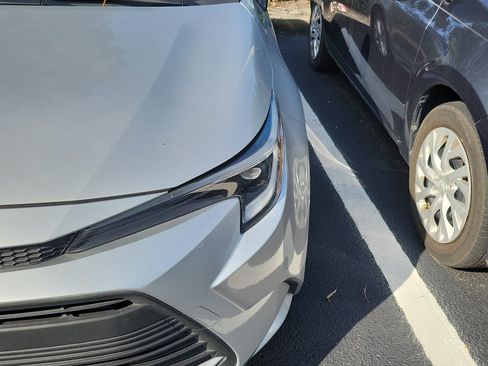 Used 2023 Toyota Corolla XLE FWD image 3