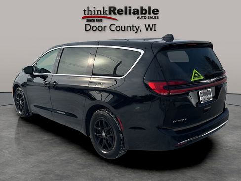 Used 2024 Chrysler Pacifica Touring-L FWD image 3