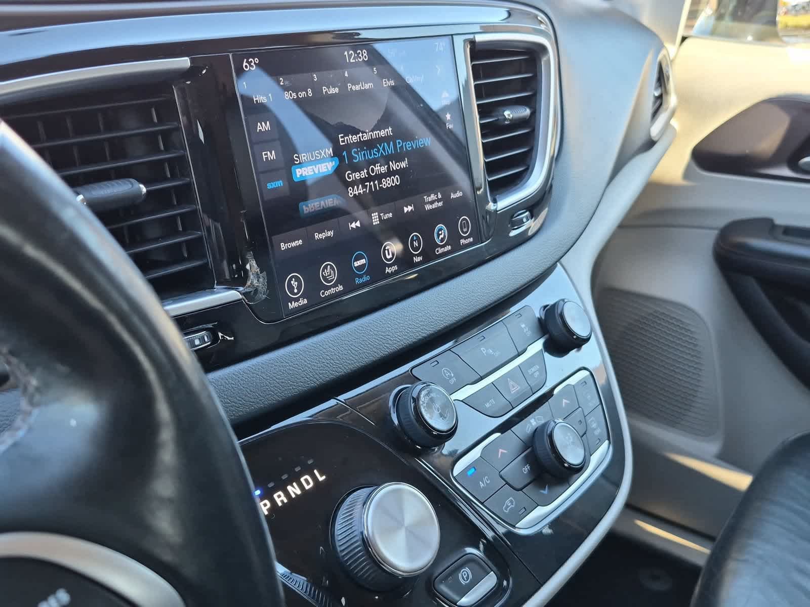 Used 2018 Chrysler Pacifica Touring-L Plus FWD image 27