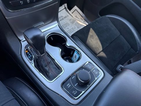 Used 2017 Jeep Grand Cherokee Trailhawk AWD/4WD image 18