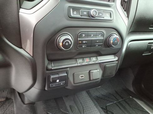 Used 2020 Chevrolet Silverado 2500 Custom w/ Custom Value Package image 18