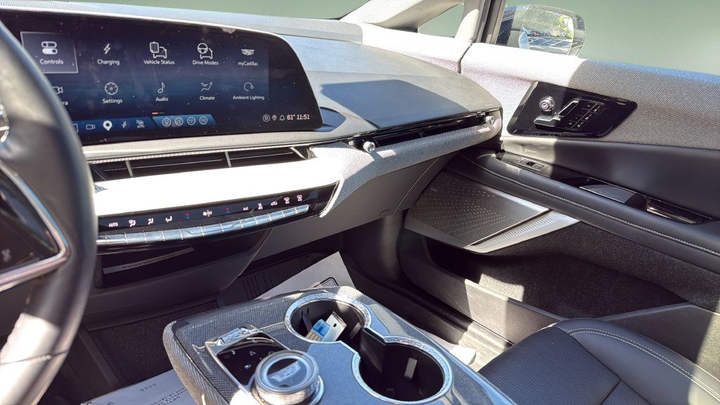 Certified 2025 Cadillac Optiq Luxury 2 w/ LPO, Floor Liner Package AWD/4WD image 36