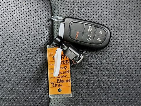 Used 2022 Jeep Cherokee Latitude Lux w/ Sun & Sound Group image 34