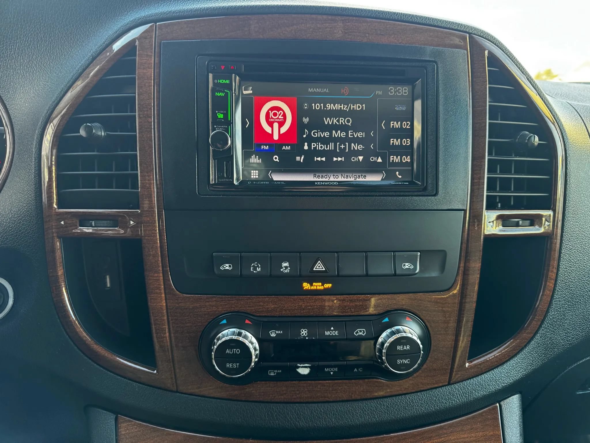 Used 2017 Mercedes-Benz Metris Passenger image 94