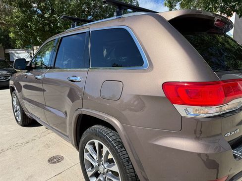 Used 2017 Jeep Grand Cherokee Overland AWD/4WD image 2