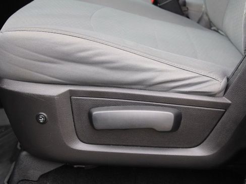 Used 2016 RAM 2500 Tradesman w/ Chrome Appearance Group image 17