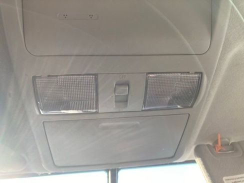 Used 2020 Nissan Frontier SV image 9