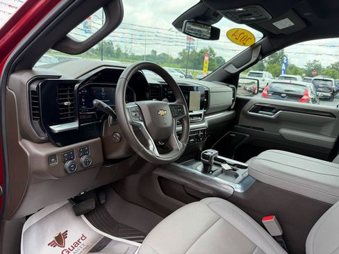 Used 2024 Chevrolet Silverado 1500 LTZ AWD/4WD image 13