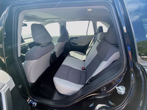Used 2022 Toyota RAV4 XLE w/ Convenience Package FWD image 20