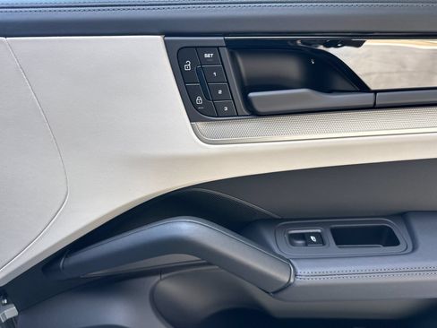 New 2026 Porsche Cayenne Coupe AWD/4WD image 20