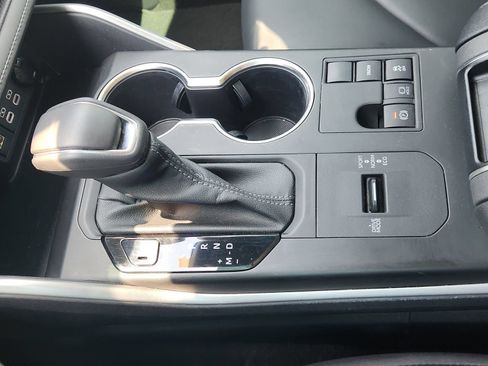 Used 2023 Toyota Highlander XLE FWD image 23