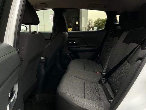 Used 2025 Nissan Kicks SV image 11