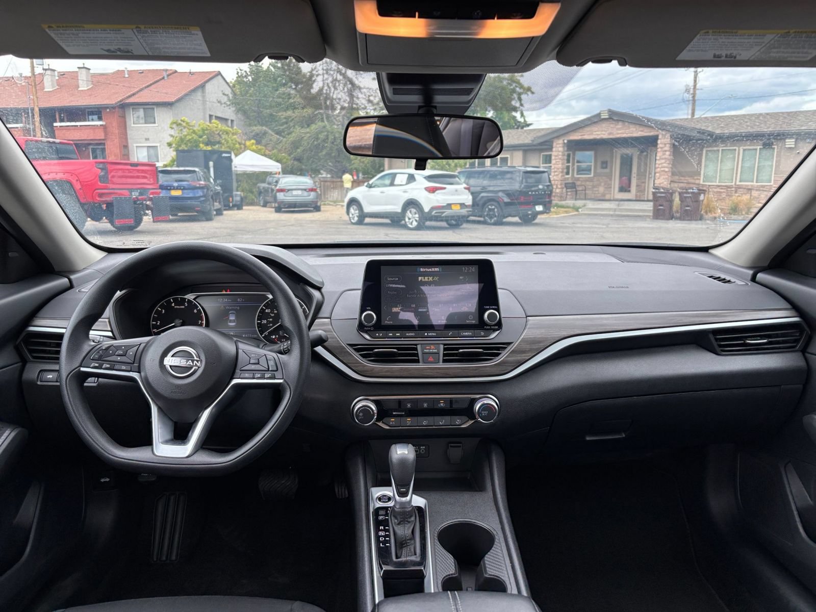 Used 2025 Nissan Altima 2.5 SV FWD image 33