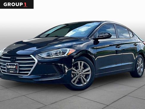 Used 2017 Hyundai Elantra SE image 1