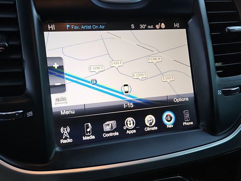 Used 2016 Chrysler 300 C image 27