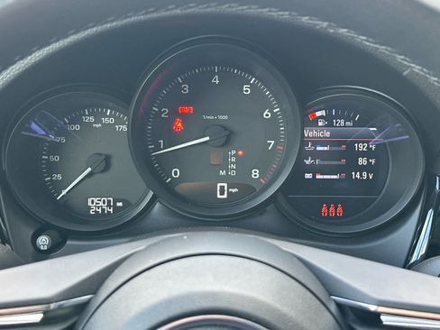 Certified 2025 Porsche Macan AWD/4WD image 28
