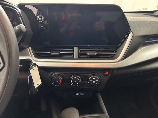 Used 2024 Chevrolet Trax LS w/ Driver Confidence Package FWD image 19