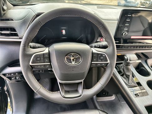 Used 2024 Toyota Sienna XLE Woodland Edition image 11