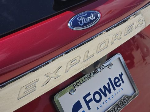 Used 2020 Ford Explorer XLT w/ Equipment Group 202A AWD/4WD image 11