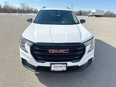 Used 2023 GMC Terrain SLE w/ Elevation Edition image 16