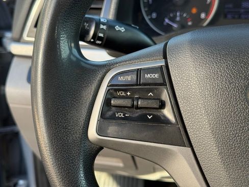 Used 2017 Hyundai Elantra SE image 14