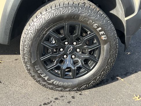 Certified 2023 Chevrolet Colorado Trail Boss w/ Technology Package image 13