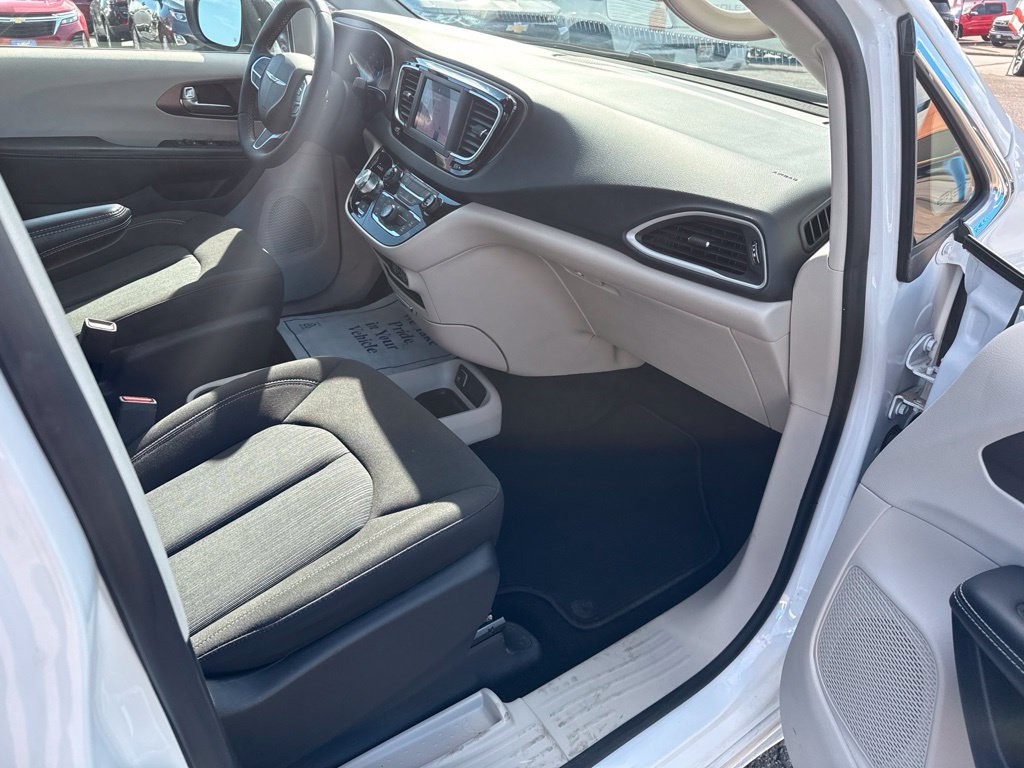 Used 2024 Chrysler Voyager LX FWD image 37